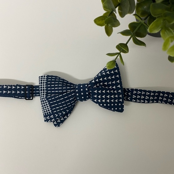 NEW Mo’s Bows Bow Tie in Navy and White, NWT - Picture 1 of 9